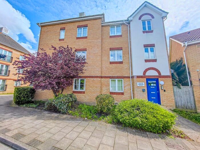 2 Bedroom Flat To Rent In Hill View Drive, West Thamesmead, London, SE28