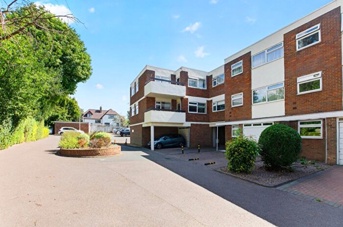3 Bedroom Apartment For Sale In Carlton Road, Harpenden, AL5