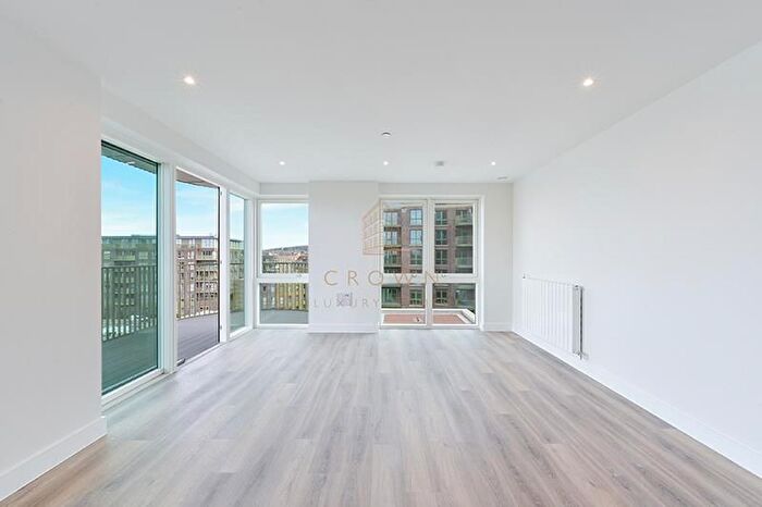 3 Bedroom Flat To Rent In Cairncross House - Nd Floor, Kidbrooke Village, SE3