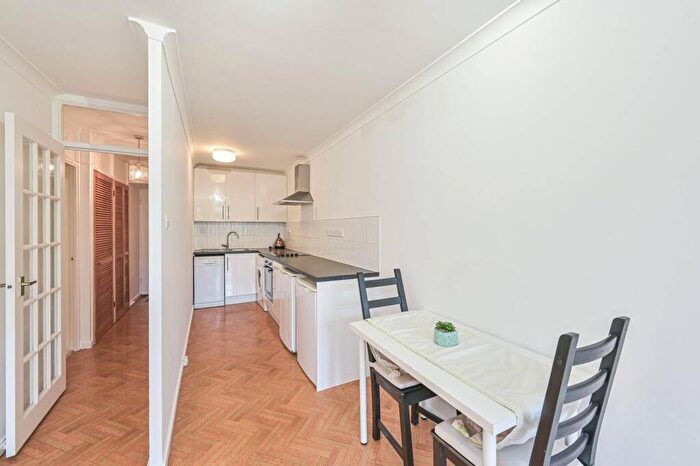 1 Bedroom Flat To Rent In Holden Avenue, Woodside Park, London, N12