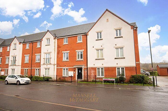 2 Bedroom Flat For Sale In Cornwell Avenue, Crawley, RH10