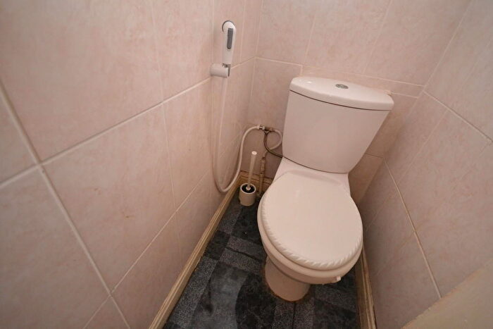 4 Bedroom House To Rent In Lenton Boulevard, Nottingham, NG7