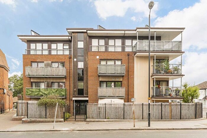 2 Bedroom Flat For Sale In Beulah Hill, Upper Norwood, SE19