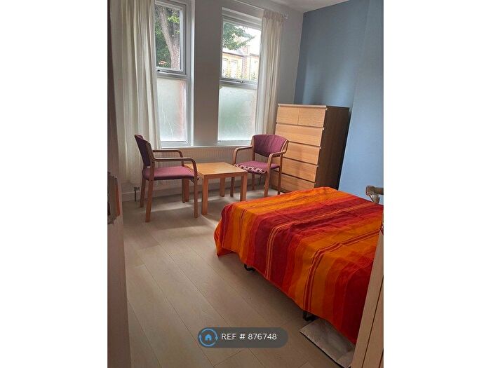 Studio To Rent In Chewton Road, London, E17