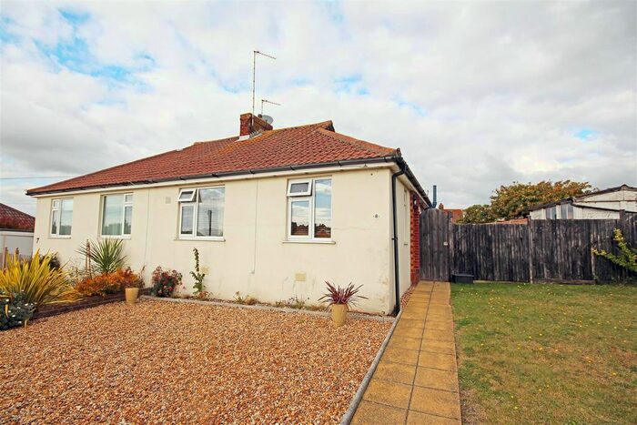 2 Bedroom Bungalow To Rent In Mayfield Close, Patcham, Brighton, BN1