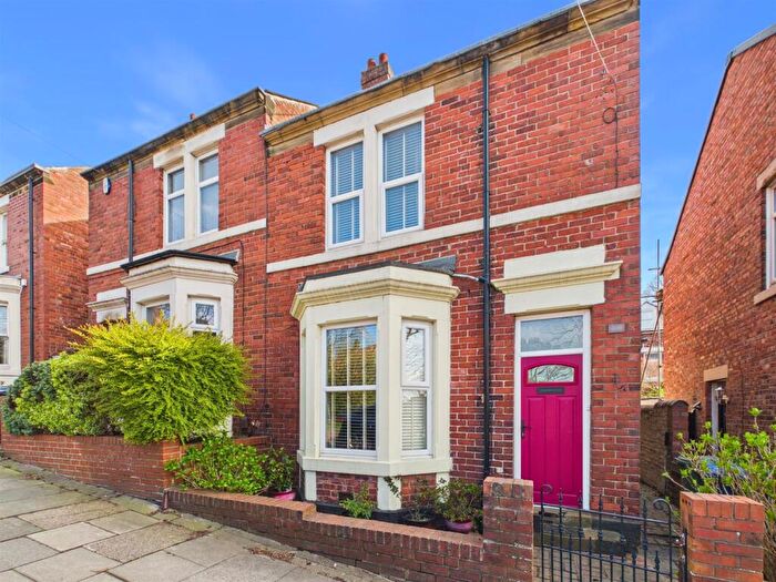 3 Bedroom Semi Detached House For Sale In Coleridge Avenue, Low Fell, Gateshead, NE9