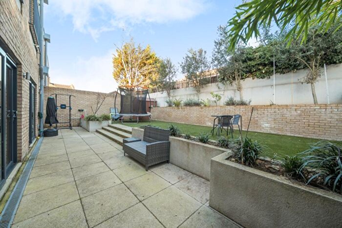 5 Bedroom Semi-Detached House To Rent In Davison Close, Greenwich, SE13