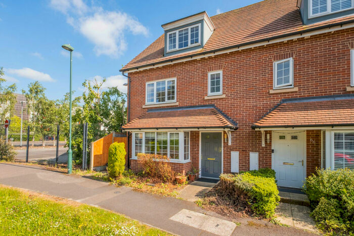 4 Bedroom Semi-Detached House To Rent In Metcalfe Avenue, Carshalton, Surrey, SM5