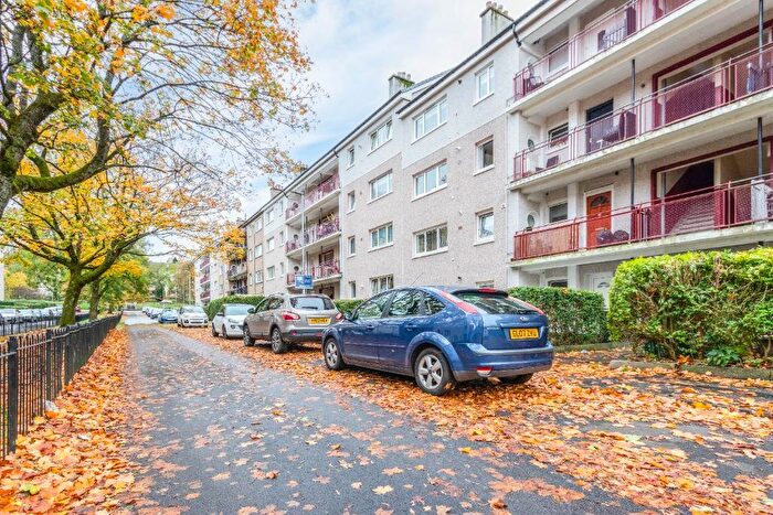 2 Bedroom Flat To Rent In Banchory Avenue, Thornliebank, Glasgow, G43