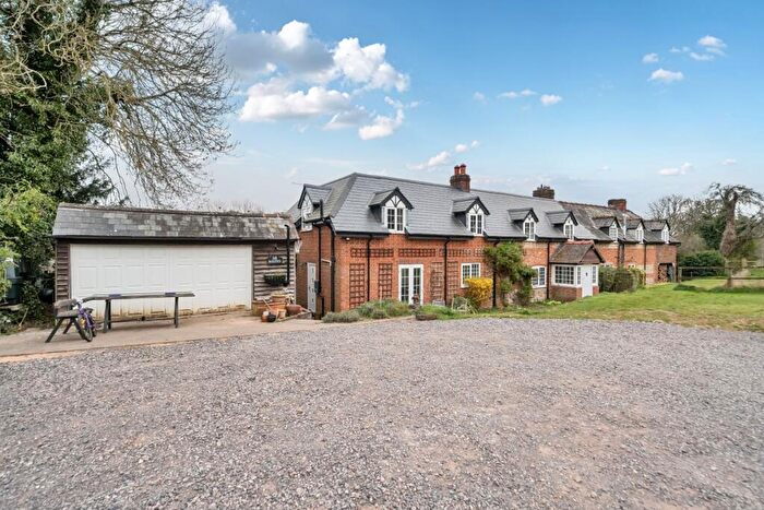 4 Bedroom Semi-Detached House To Rent In Northington Alresford, SO24