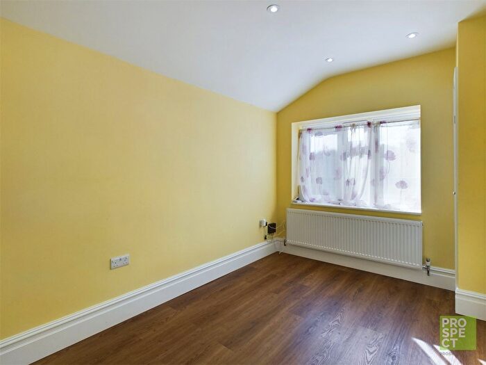 4 Bedroom Semi-Detached House To Rent In Priory Street, Farnborough, Hampshire, GU14