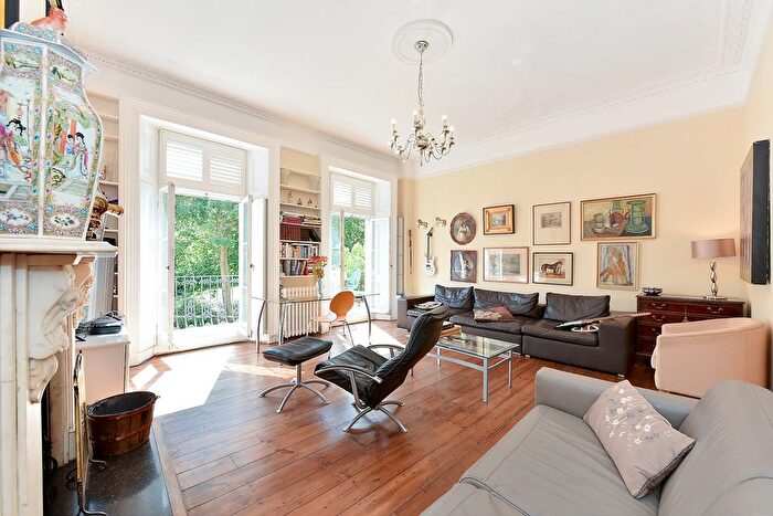 1 Bedroom Flat To Rent In Royal Crescent, Holland Park, London, W11
