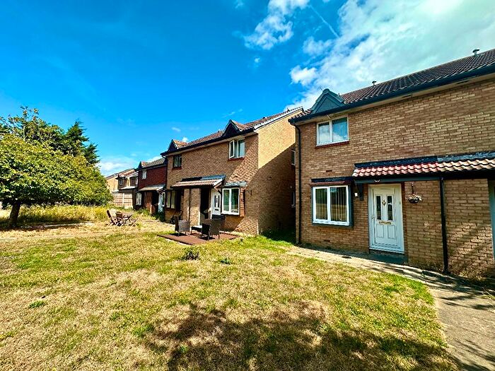 1 Bedroom Semi-detached House For Sale In Juniper Way, Romford, RM3