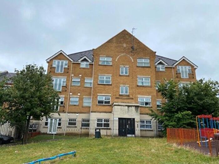 2 Bedroom Flat To Rent In Warren Way, Edgware, Middlesex, HA8