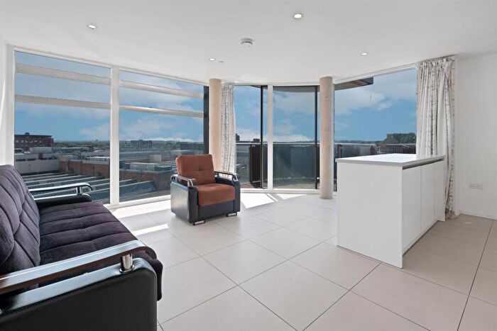 2 Bedroom Apartment To Rent In Canal Street, Nottingham, NG1