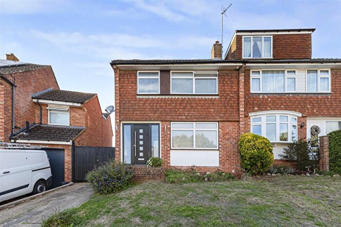 3 Bedroom Semi-Detached House For Sale In Monkton Road, Borough Green, Sevenoaks, TN15
