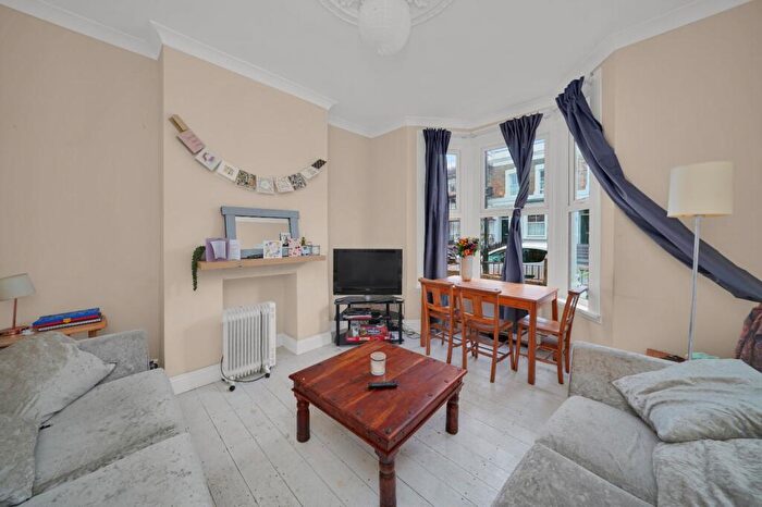 6 Bedroom Terraced House To Rent In Calverley Grove, Archway, N19