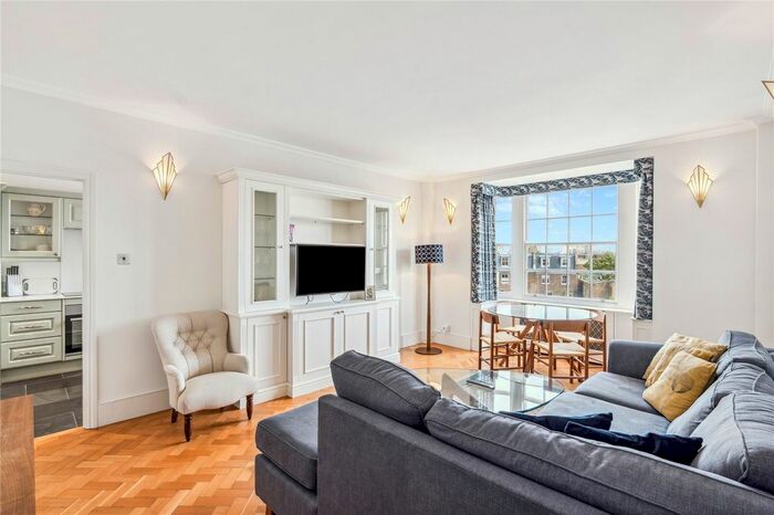 2 Bedroom Flat To Rent In Kelvin Court, - Kensington Park Road, London, W11
