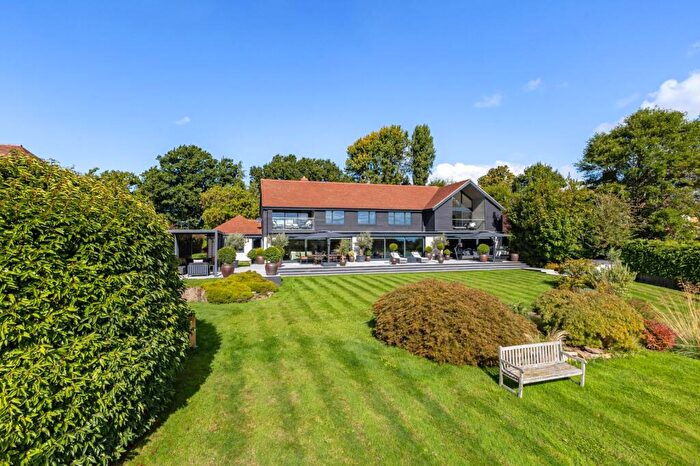 5 Bedroom Detached House For Sale In The Avenue, Petersfield, Hampshire, GU31