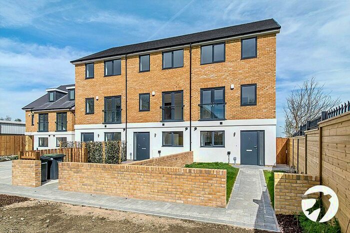 4 Bedroom End Of Terrace House To Rent In West Court Lane, Gravesend, DA12