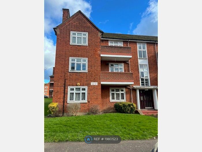 2 Bedroom Flat To Rent In South Woodford, London, E18