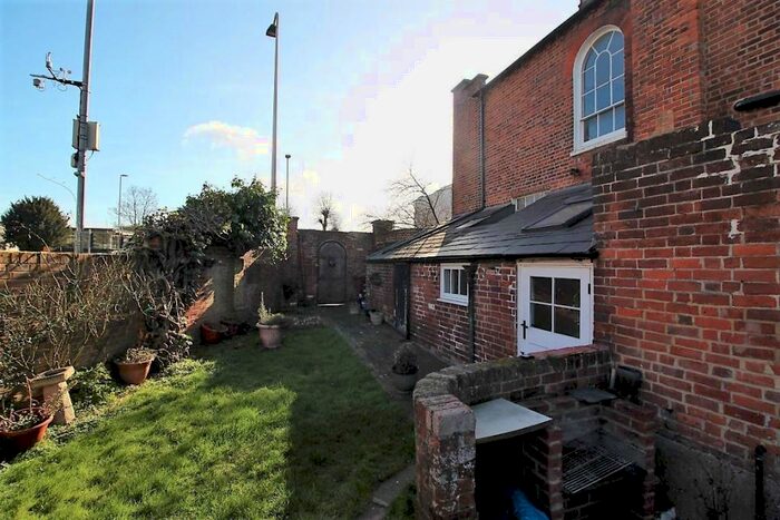 2 Bedroom Apartment To Rent In Bath Road, Reading, Reading, RG1