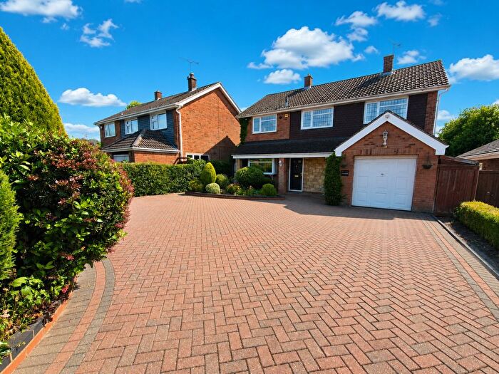 4 Bedroom Detached House For Sale In Totternhoe Road, Dunstable, Bedfordshire, LU6