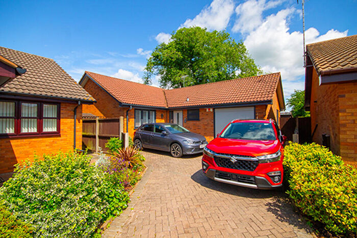 2 Bedroom Detached Bungalow For Sale In Oakwood Close, Hatton, DE65