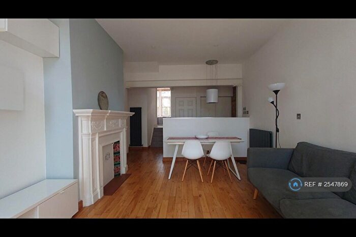 2 Bedroom Flat To Rent In Halesworth Road, London, SE13