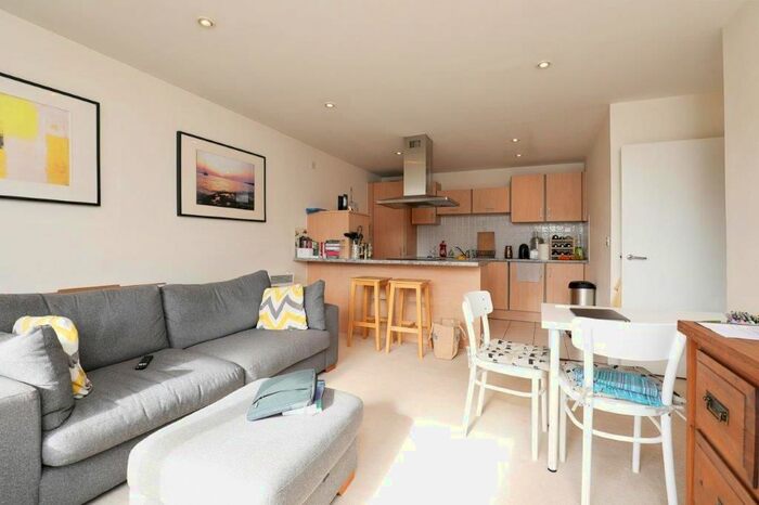 2 Bedroom Flat To Rent In Ferry Court, Cardiff, CF11