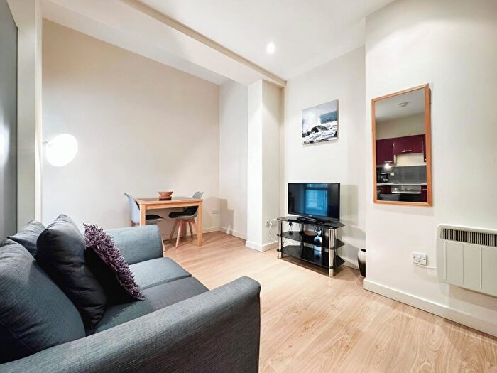Flat To Rent In York Place, Leeds, West Yorkshire, LS1