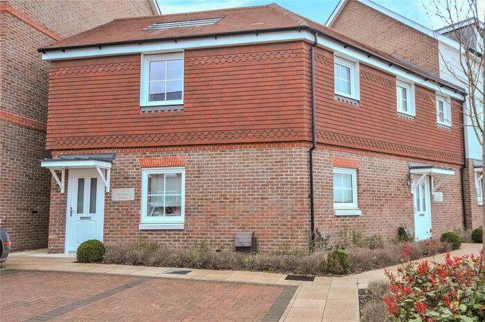 1 Bedroom Maisonette To Rent In Marycot Place, Eden Road, Dunton Green, Sevenoaks, TN14