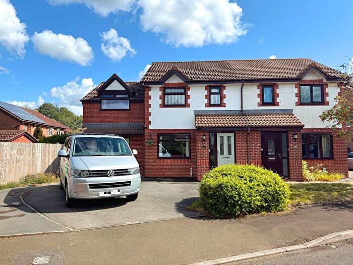 3 Bedroom Semi-Detached House For Sale In Jasmine Close, Manchester, M23