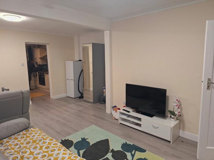 2 Bedroom Link Detached House To Rent In Brainton Avenue, Feltham, TW14