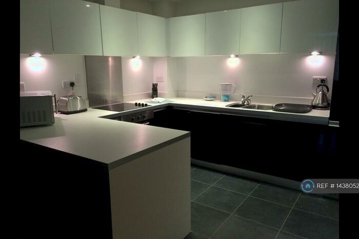 2 Bedroom Flat To Rent In Printing House Square, Guildford, GU1