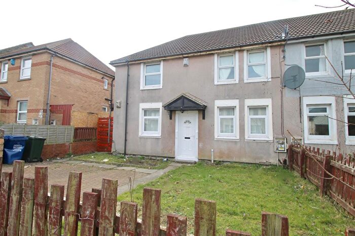2 Bedroom Flat For Sale In Chestnut Avenue, Cow Gate, Newcastle Upon Tyne, NE5
