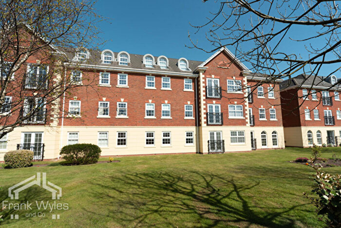 2 Bedroom Flat For Sale In Sunningdale Court, Lytham St. Annes, Lancashire, FY8