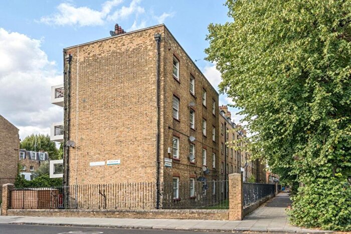 2 Bedroom Apartment For Sale In Doddington Grove, London, SE17