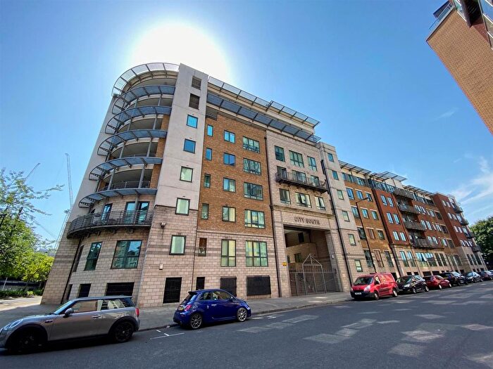 2 Bedroom Flat To Rent In City South, City Road East, Manchester, M15