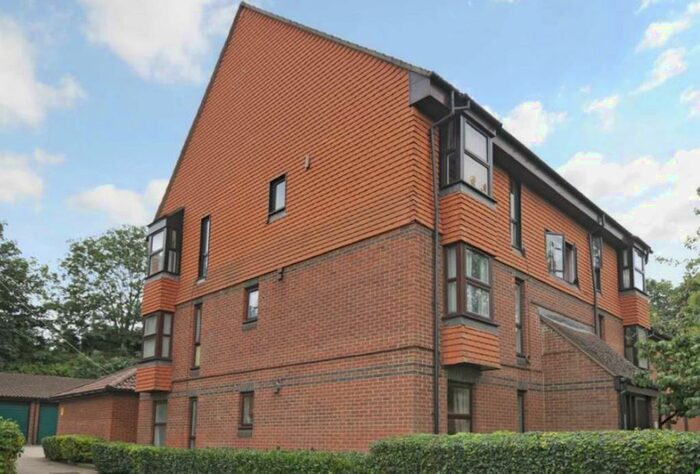 1 Bedroom Apartment To Rent In Turnpike Lane, Sutton, Surrey, SM1