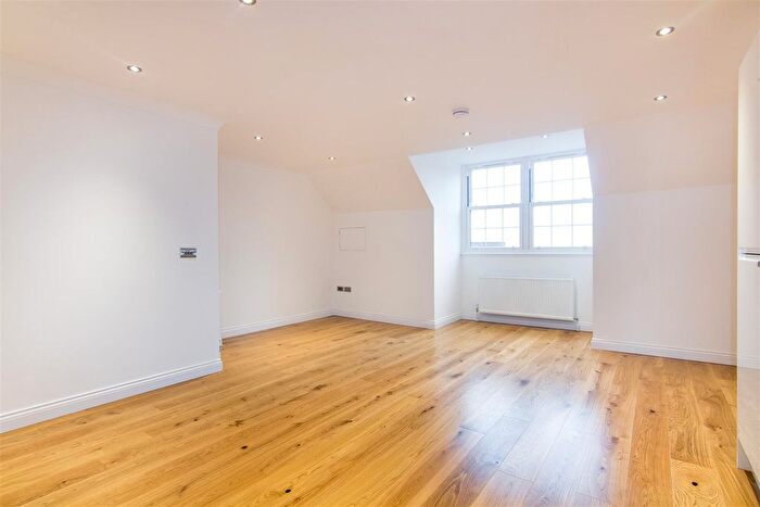 1 Bedroom Flat To Rent In The Broadway, London, SW19