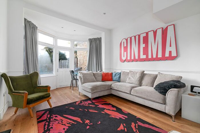 2 Bedroom Maisonette To Rent In Drewstead Road, London, SW16