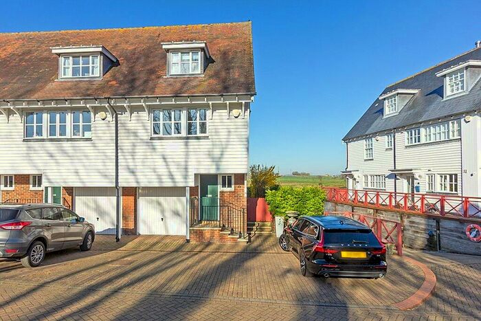 3 Bedroom End Of Terrace House To Rent In North Quay, Conyer, Sittingbourne, ME9