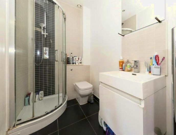 2 Bedroom Town House To Rent In Woodville Close, London, SE3