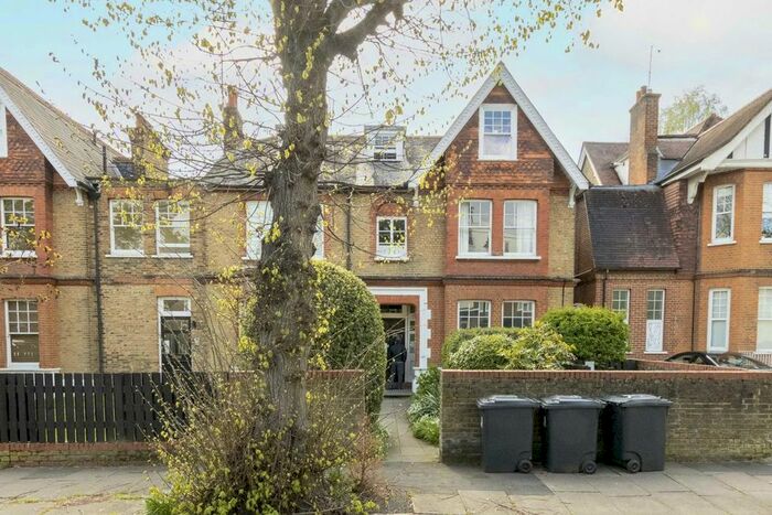 2 Bedroom Flat To Rent In Culmington Road, London, W13