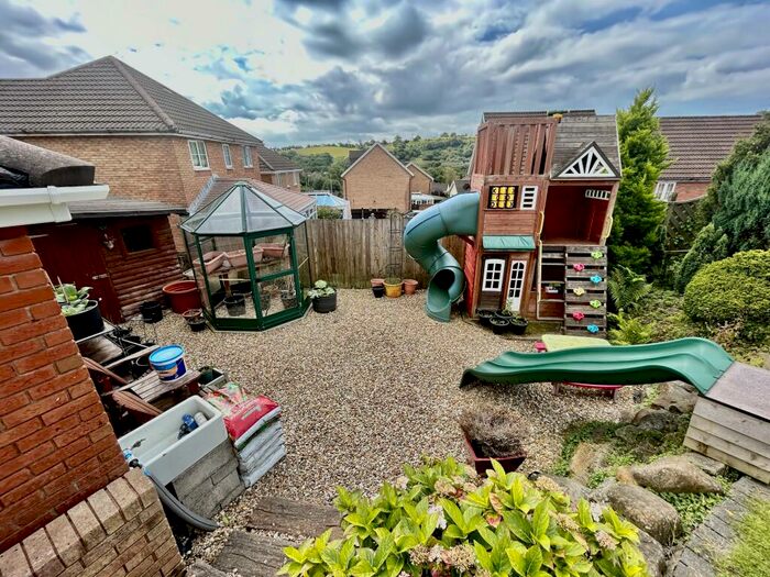 4 Bedroom Detached House For Sale In Gilfach Road, Tonyrefail, Porth, Mid Glamorgan., CF39