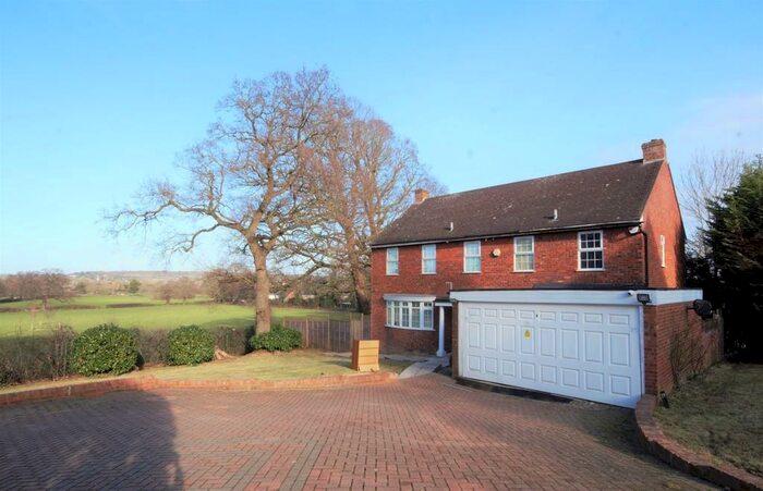 6 Bedroom Detached House To Rent In Wakehams Hill, Pinner, HA5