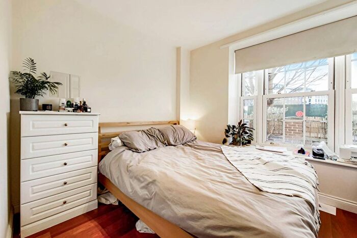 3 Bedroom Flat To Rent In Ebury Bridge Road, Pimlico, London, SW1W