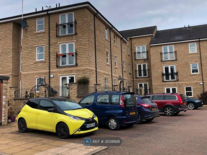 2 Bedroom Flat To Rent In Sycamore Avenue, Bingley, BD16
