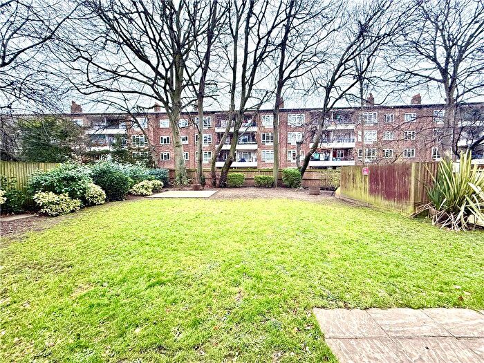 2 Bedroom Flat For Sale In Greenview Close, London, W3